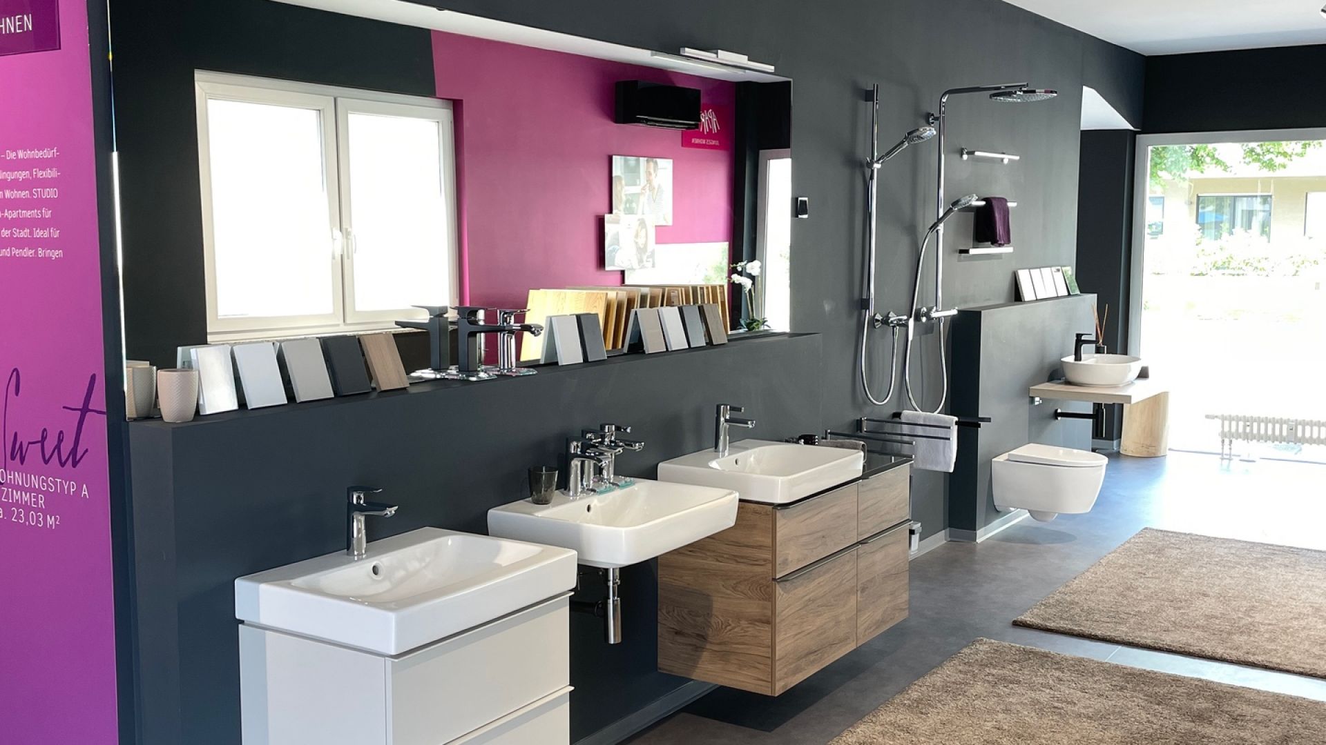 S+S Showroom Wandelement mit Bad-Elementen für die Ausstattung des Projektes