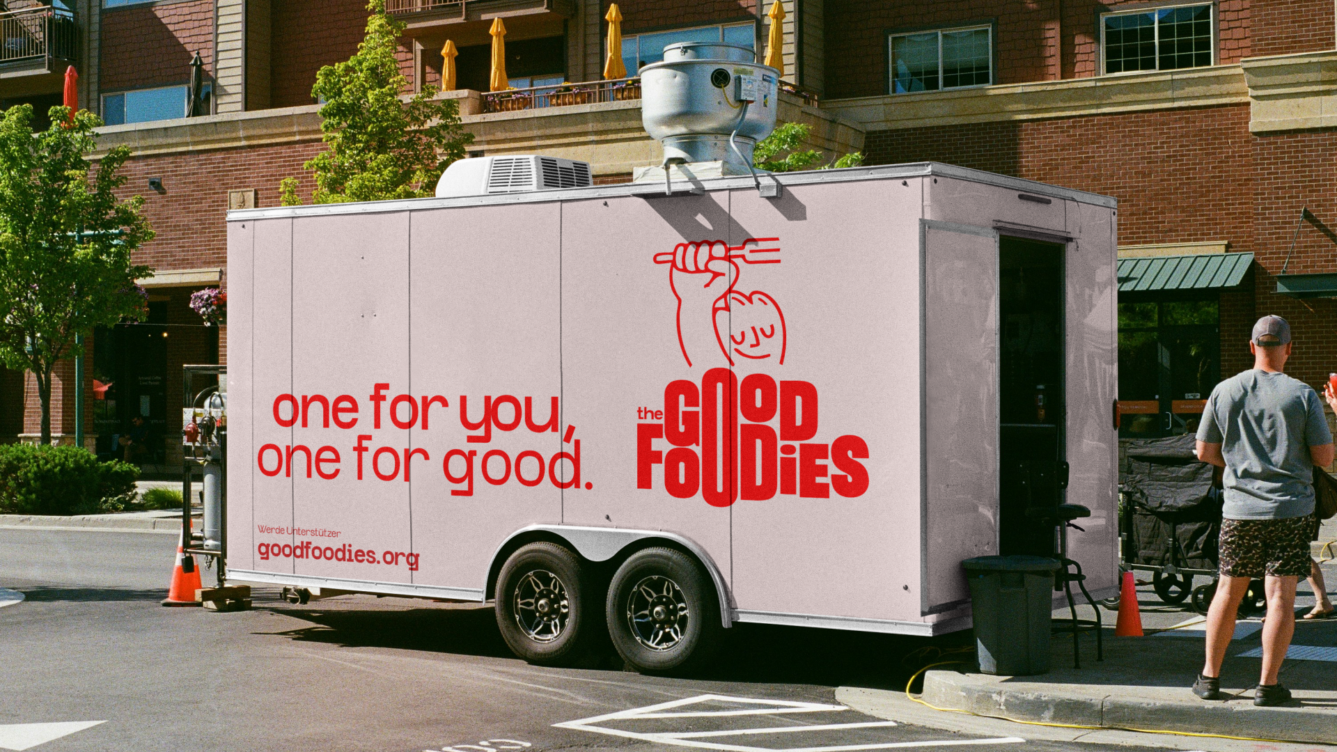 Foodtruck in pink mit GoodFoodies.org Logo