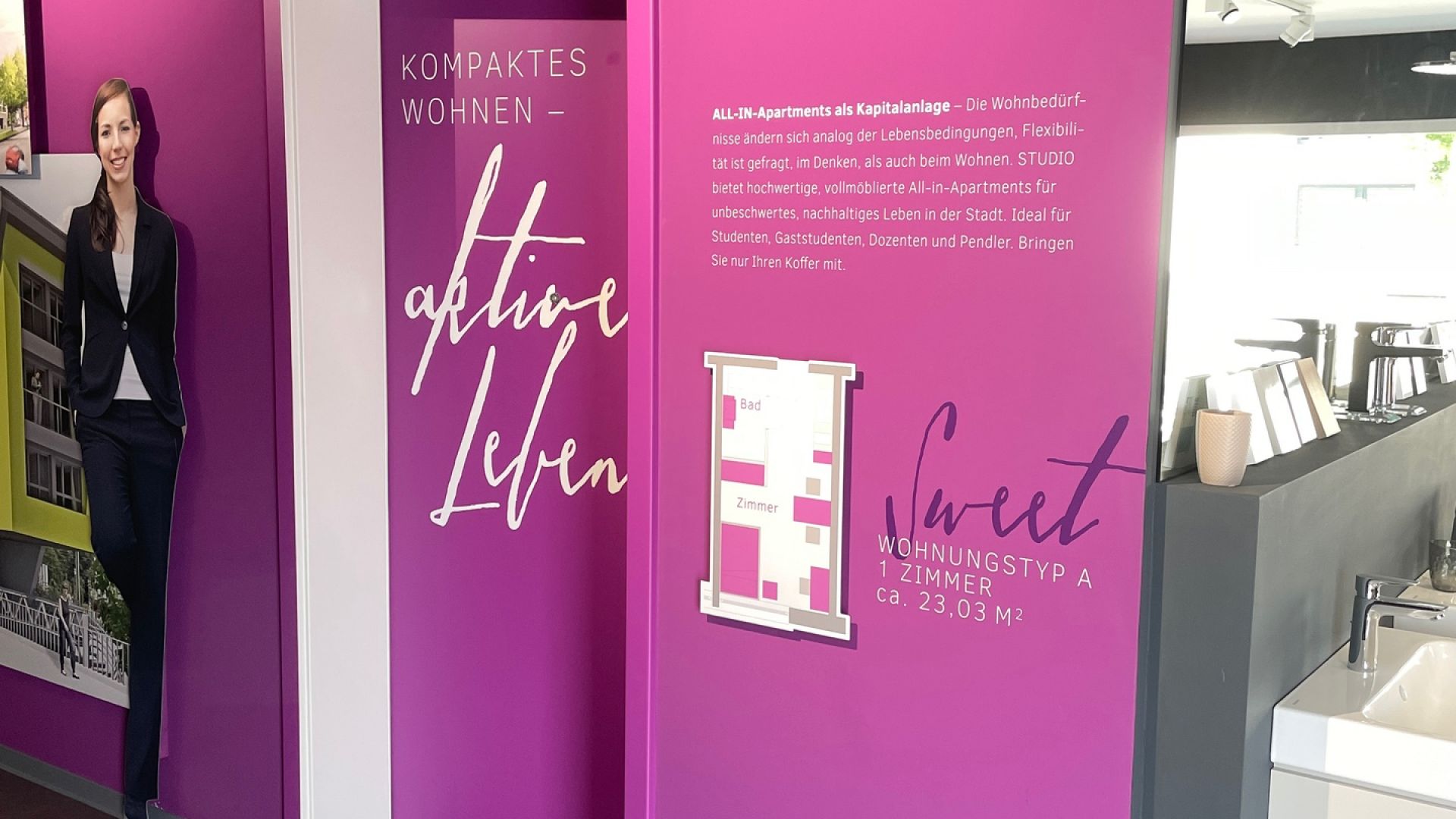 S+S Showroom Wandelement mit Aufschrift zum Projekt Neue Kasseler Strasse