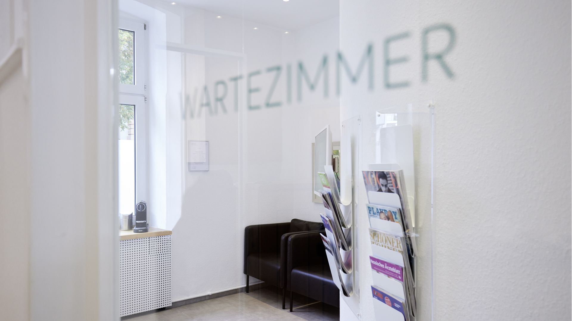 Blick in das Wartezimmer der Praxis