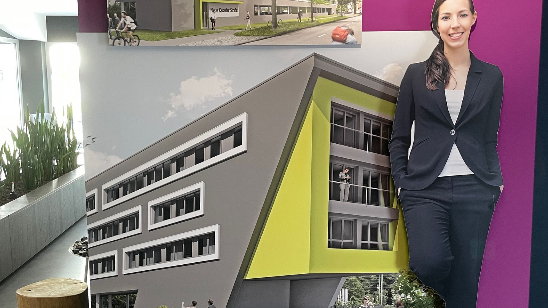 S+S Showroom Wandelement mit Bildern und Visualisierung zum Projekt Neue Kasseler Strasse